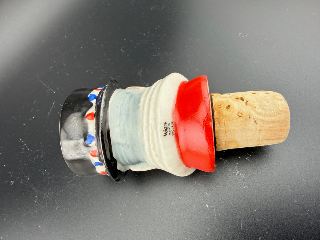 Wade England Beefeater Gin Ceramic Bottle Stopper — 3" — Yeoman Warder Figure