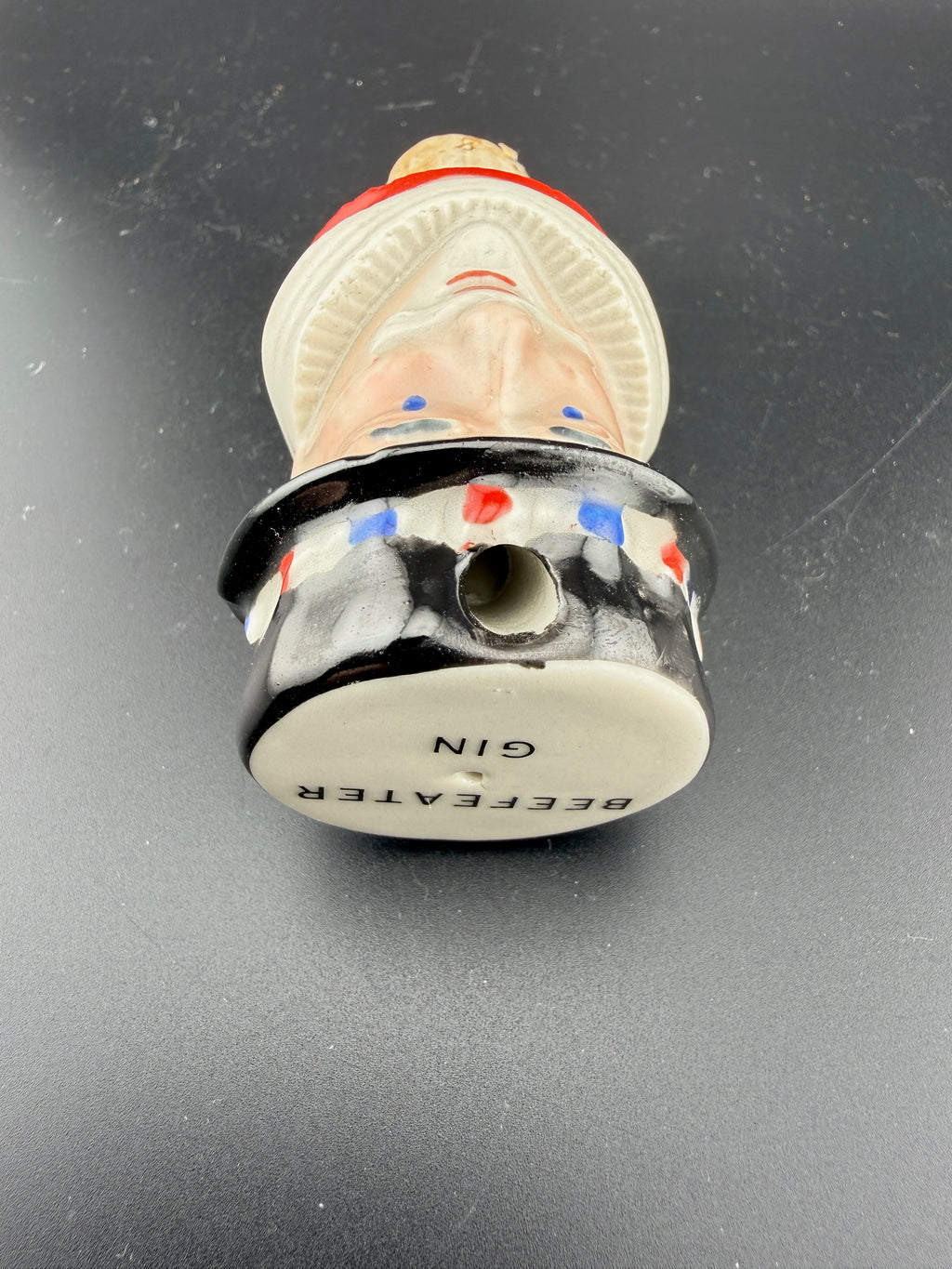 Wade England Beefeater Gin Ceramic Bottle Stopper — 3" — Yeoman Warder Figure