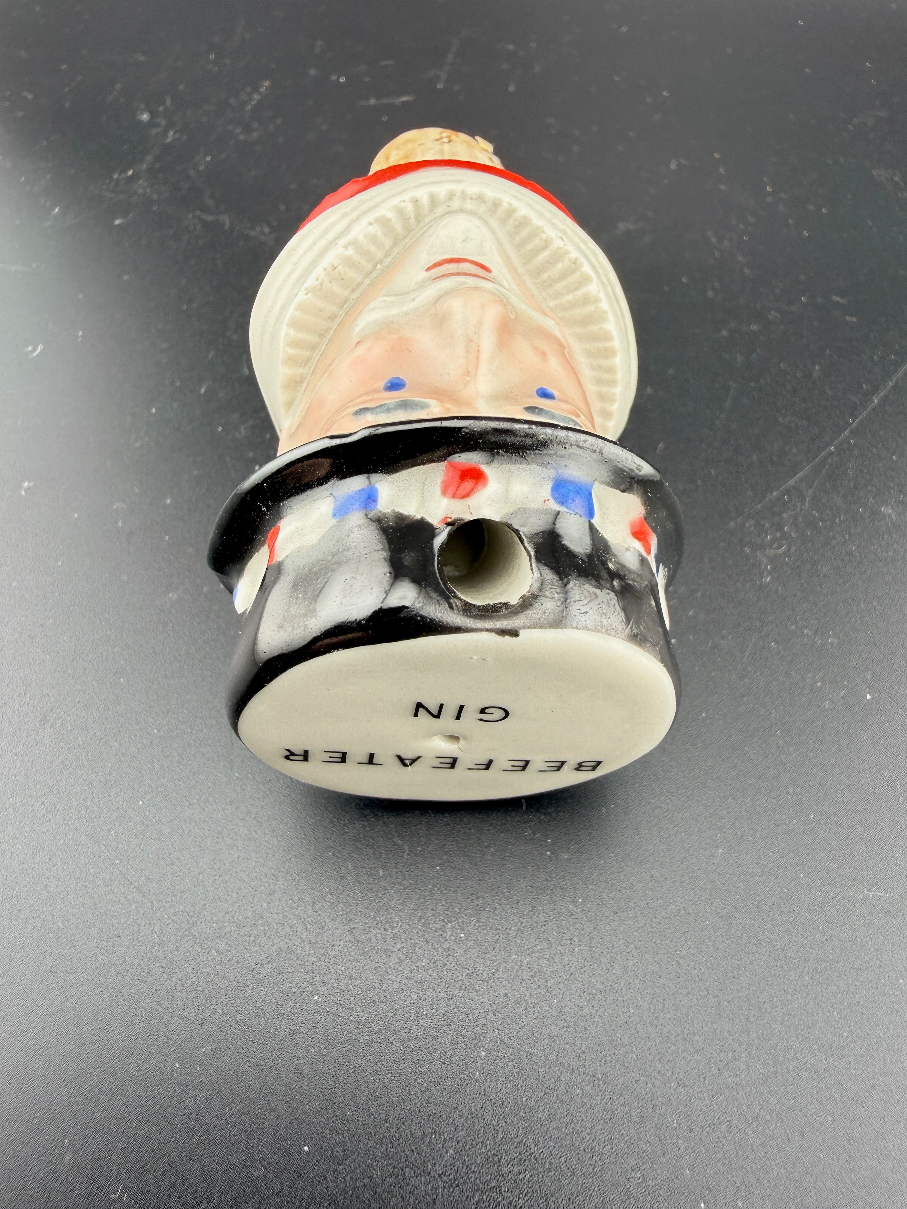Wade England Beefeater Gin Ceramic Bottle Stopper — 3" — Yeoman Warder Figure